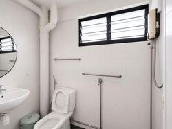 Tampines Street 42 (Tampines), Multi Generation #561209851